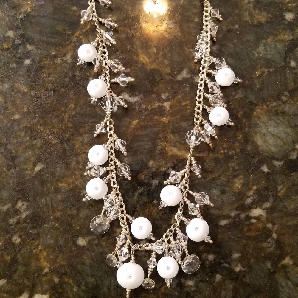 Beautiful Vintage white and clear beaded Necklace